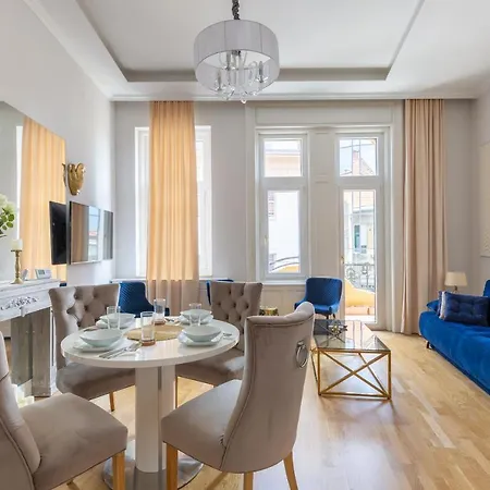 Designer Luxury In The Jewish Quarter Lejlighed
