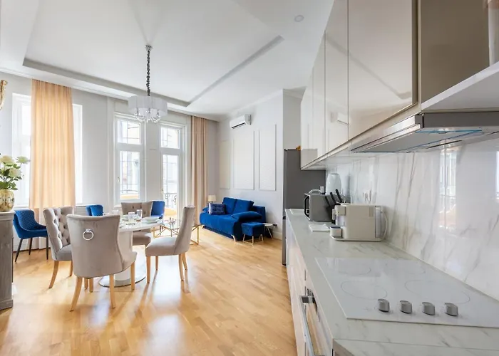 Designer Luxury In The Jewish Quarter *