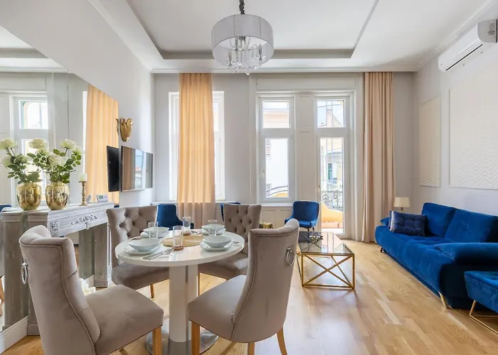 Designer Luxury In The Jewish Quarter شقة