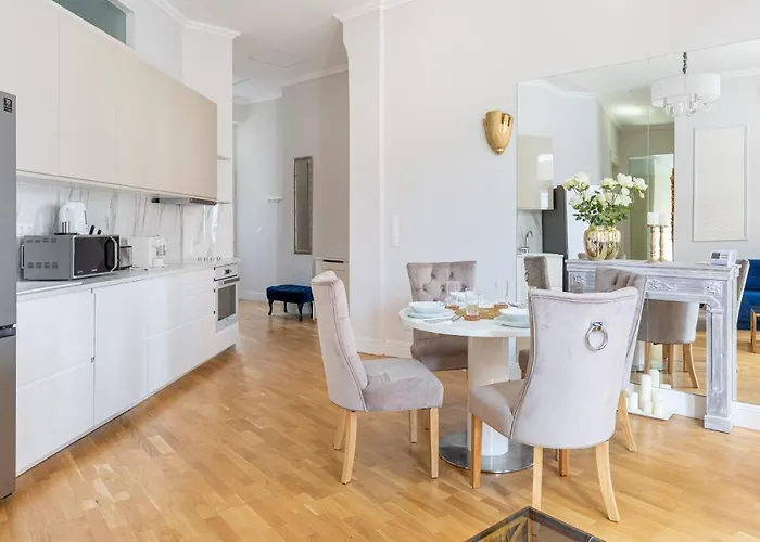 Designer Luxury In The Jewish Quarter شقة