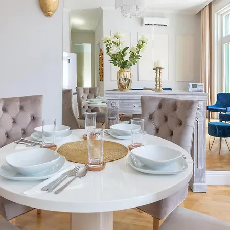 Designer Luxury In The Jewish Quarter *