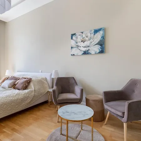 Designer Luxury In The Jewish Quarter *