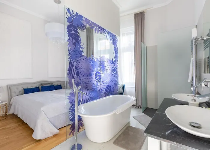 Designer Luxury In The Jewish Quarter Budapesta